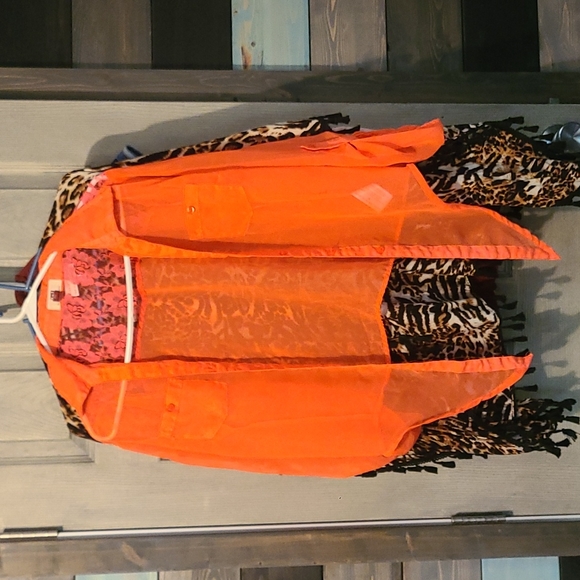 Button up - Picture 1 of 1